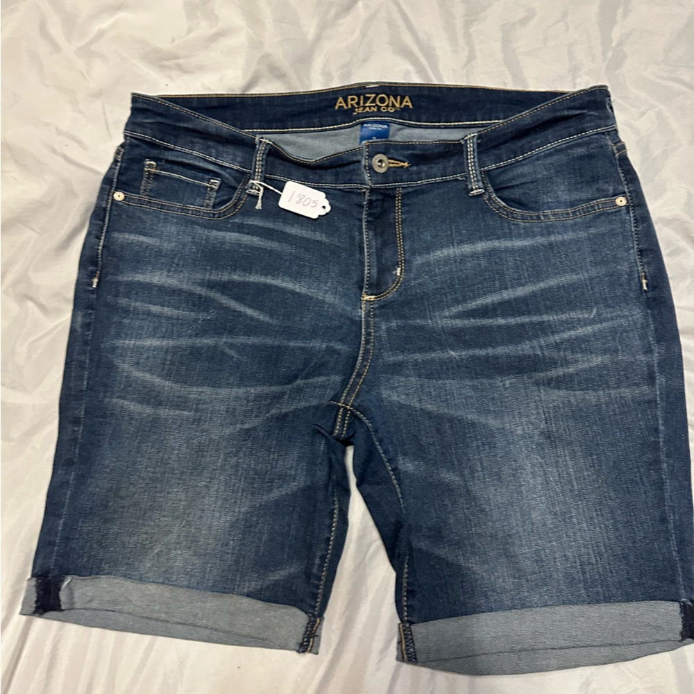 EUC Arizona denim jeans. Size 13.